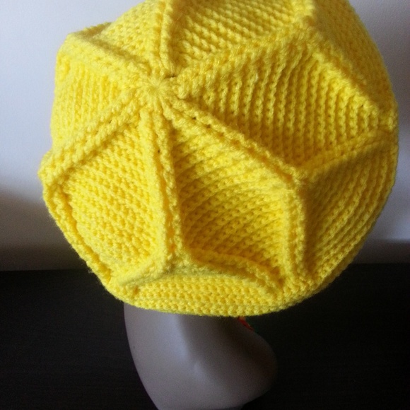 Hat, Beret - Picture 2 of 7